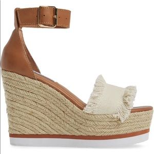 STEVE MADDEN VALLEY FRINGE WEDGES